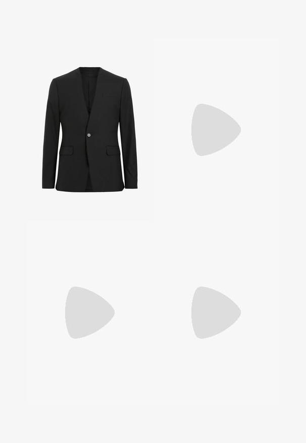 Černý blazer vyrobený z hladké tkaniny, s jednobuttonovým zapínáním, dvěma předními kapsami a límcem se zářezem.; Černá mikina s kapucí a klokánkovou kapsou, šňůrková kapuce a krátké rukávy s prodlouženými designovými prvky. Vyrobena z měkké, texturované tkaniny.; Černé saténové šortky s bílým vyšívaným logem "VERTEKE" na přední straně, elastický pas a hladká textura. Obsahují další grafické detaily.; Černá běžecká bota s kombinací síťoviny a syntetických materiálů, masivní podešev, zakřivený design a výrazné logo na boku.