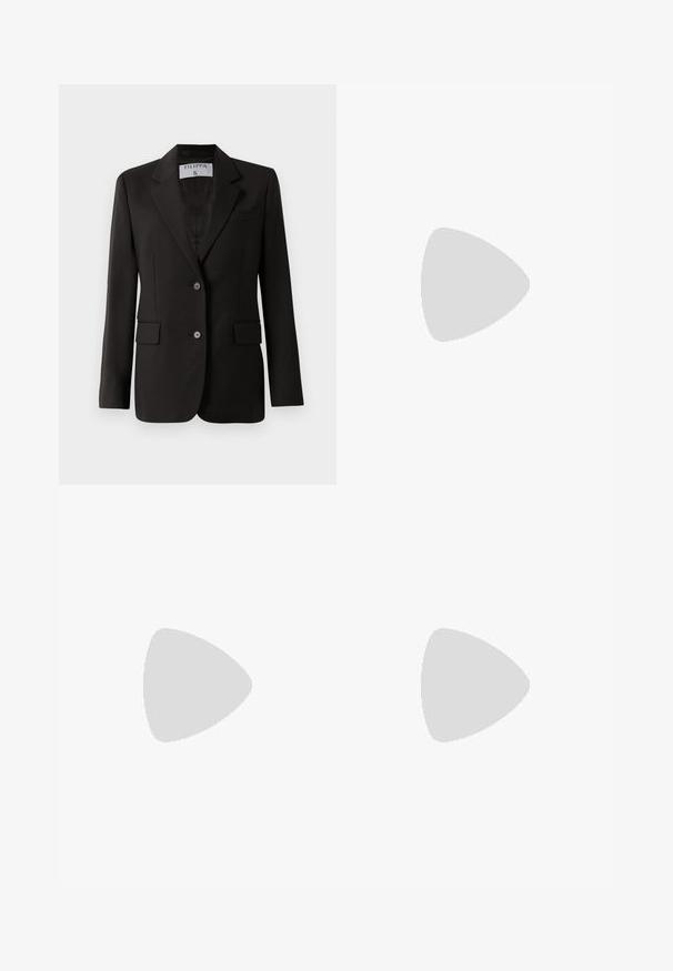 Sacou negru, croit pe măsură, cu două butoane, cu rever în formă de U și buzunare cu clapă, etichetat "Filippa K" la interiorul gulerului.; Rochie roz deschis, cu mâneci scurte, decolteu în V adânc, detalii din dantelă și modele subtile în formă de inimă; lungime până la podea, cu o fanta pe lateral.; Pantofi slingback din piele patent neagră, cu vârful ascuțit, tocul subțire și un design discret cu decupaj. Se evidențiază printr-un cataramă aurie pe curea.; Geantă texturată cu aur, cu o curea din piele netedă, având închidere cu fermoar și un model subtil de logo imprimat pe suprafață.