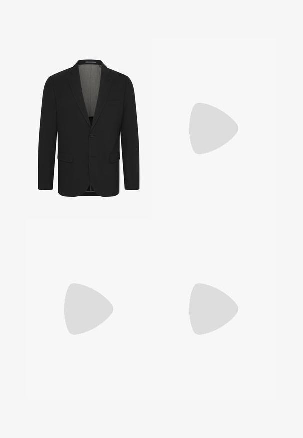 Schwarzer Blazer aus glattem Stoff, mit Reverskragen, zwei vorderen Taschen und einer Zwei-Knopf-Verschluss. Gefüttertes Innenfutter. Minimale Details.; Weißes Langarm-Hemd mit Knopfleiste, Knopfkragen und normalen Manschetten, flach auf einem weißen Hintergrund präsentiert.; Weiße Baumwollhosen mit geradem Bein, Gürtelschlaufen und Seitentaschen, mit einer glatten Textur und minimaler Ausgestaltung.; Schwarze Leder-Halbschuh mit schlankem Design, runder Zehenform, fünf Ösen für die Schnürsenkel und einem kleinen, erhöhten Absatz. Dezentes, geprägtes Logodetail.; Grüner Chronograph mit einem Gehäuse aus Edelstahl, strukturiertem grünen Zifferblatt, weißen Markierungen und einem perforierten grünen Lederarmband.