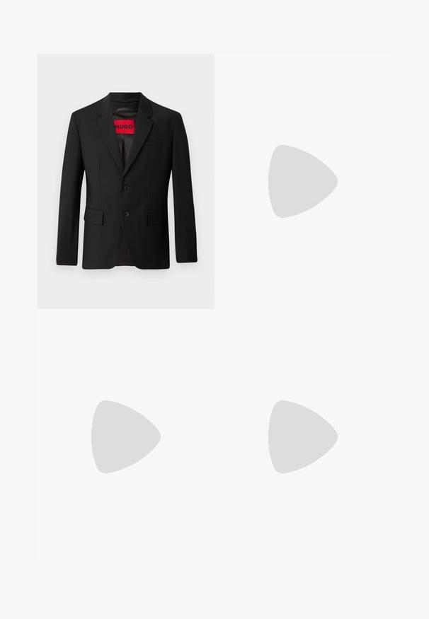 Sort blazer med to knapper, notch lapeller og klaplommer. Foret med en rød etiket med teksten "HUGO." Glat stof med en skræddersyet pasform.; Hvid langærmet skjorte med fiskebensmønster, button-down krave og rød logo label på den indvendige krave. Standard pasform med frontknapper.; Lys grå bukser i et struktureret stof, med folder, en klassisk talje og smalle ben. Knaplukning foran.; Sort læder slip-on loafers med tekstureret overdel, rund tå, lav hæl og gummisål, vist i sideprofil på hvid baggrund.