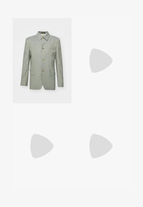 Svetlosivý blazer vyrobený z hladkej látky, s klasickým golierom, štyrmi zlatými gombíkmi a dvoma prednými vreckami. Upravený, štruktúrovaný silueta.; Tmavo hnedé dlhé rukávy termálne tričko s okrúhlym výstrihom a kontrastným béžovým šitím, vystavené na bielom pozadí.; Čierne bavlnené nohavice majú rovný strih, viditeľné švy, bočné vrecká a kovové cvoky na predných paneloch.; Čierne tkané slip-on topánky s hladkým koženým akcentom na vrchnej časti, s okrúlym dizajnom špičky a nízkoprofilovou gumovou podrážkou.