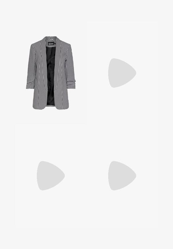Fekete-fehér houndstooth mintás blézer, hajtókás gallérral, nyitott elülső résszel és háromnegyedes ujjal; sima bélés.; Két bordás magas nyakú pulóver: az egyik fekete, a másik fehér. Mindkettő hosszú ujjú és cropped fazonú, puha, texturált anyagból készült.; Fekete, bővülő szárú nadrág, elasztikus derékkal, sima anyagból készült. Tiszta dizájn jellemzi, zsebek és látható varrási részletek nélkül.; Suede sportcipő szürke felsőrésszel, fekete csíkokkal és gumiból készült talppal. Fűzős záródással és arany logó részlettel rendelkezik az oldalon.; Fekete, téglalap alakú napszemüveg sötét lencsékkel, oldalt arany GG logóval. Fényes műanyagból készült, egyenes szárakkal.; Fekete bőr kézitáska strukturált formával, arany "VALENTINO" logós vállpánttal és leválasztható vállhevederrel. Texturált felület.