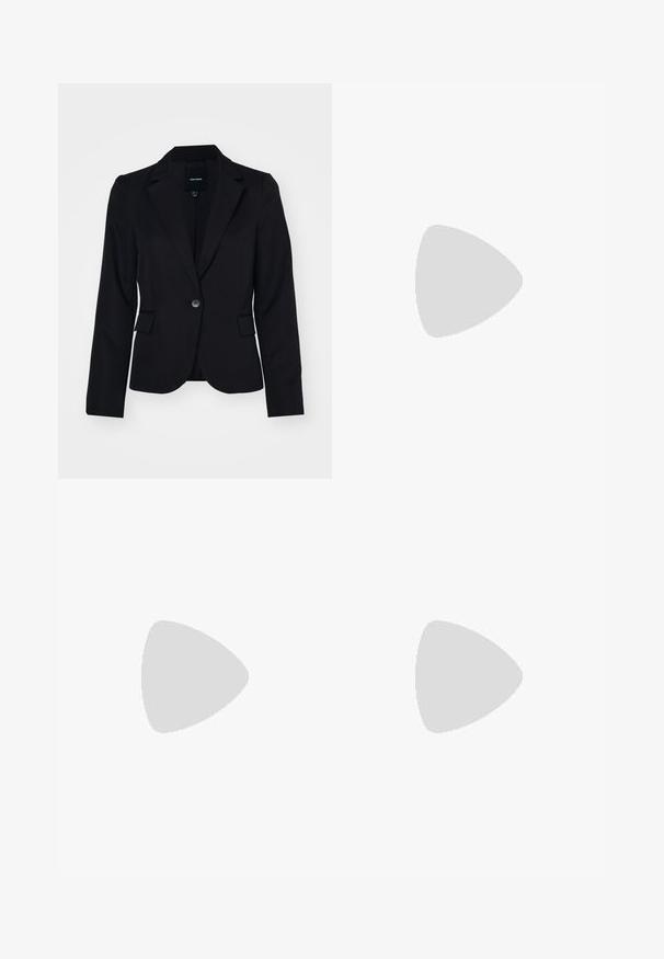 Svart kavaj med skräddarsydd design, enkel knappstängning, notch-revers och två framfickor. Slät textur och åtsittande passform.; Svart kortärmad topp gjord av stretchigt tyg, med en figursydd design och veckad detaljering på sidorna. Slät textur, klassisk form.; Vita vida byxor i lätt tyg med elastisk midja och dragsko för justerbar passform. Mjuk textur.; Svarta lackläder slingback klackar med spetsig tå och geometrisk klack. Har en elegant, minimalistisk design och slät yta.; Svart läder hobo-väska med en slät textur, kurvig form och en justerbar axelrem; har en bred öppning upptill.