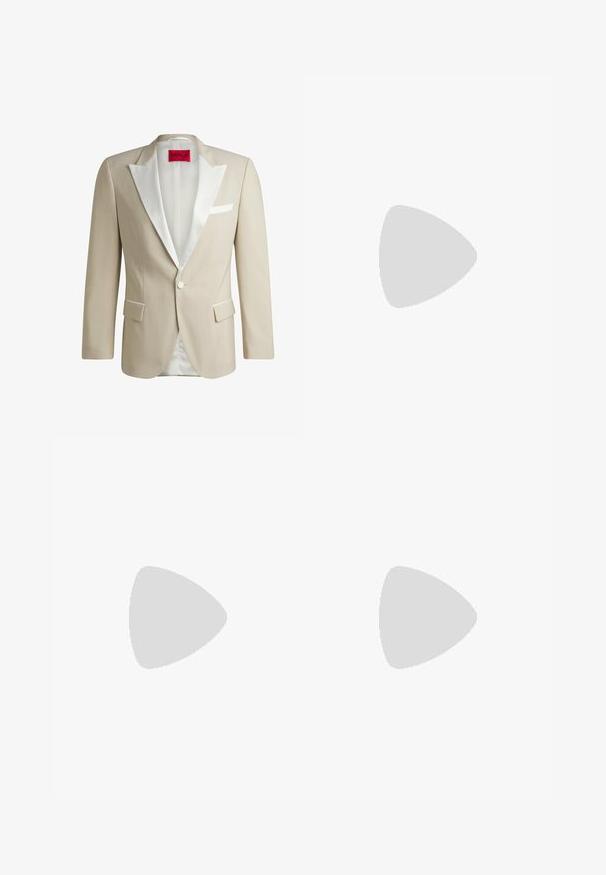 Beige formell kavaj med vita satinlock, två framfickor, enkel knappstängning och röd etikett med "HUGO" i insidan.; Svart t-shirt med kort ärm, rundad hals, tillverkad av mjukt bomullsmaterial med en slät yta och utan synliga mönster eller detaljer.; Beiga cargobyxor med elastisk midja, justerbar dragsko och stora sidofickor för förvaring. Tillverkade av en lätt bomullsblandning.; Svart läderloafer med en slät yta, med en sömdetalj på ovansidan och en låg, solid svart gummisula.