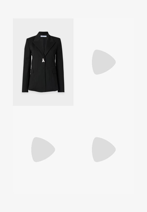 Patrizia Pepe JACKET - Bleiseri - nero; Valkoinen lyhythihainen paita, jossa on laskostettu kaula-aukko, valmistettu kevyestä kankaasta. Sujuva pinta, rento istuvuus, eikä näkyviä kuvioita tai yksityiskohtia.; Mustat housut räätälöidyllä muotoilulla, joissa on korkea vyötärö, laskokset ja suora lahje. Valmistettu sileästä kankaasta, jossa on yksivärinen pinta.; Mustat lakatut slingback-korkokengät, joissa on terävä nenä ja kultasävyinen metalliosuus hihnassa, varustettu lohkokorolla. Sujuva pinta.