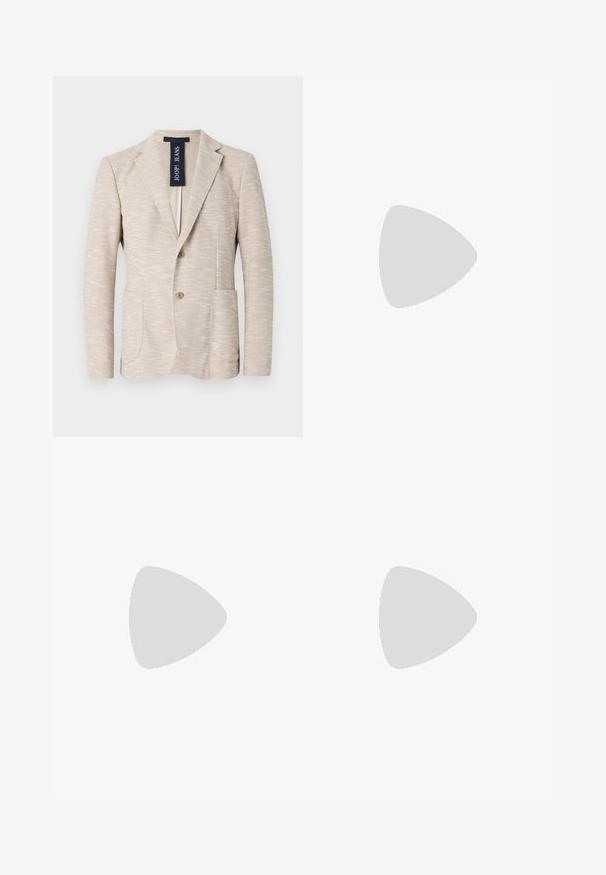 Beige Blazer aus strukturiertem Stoff, mit Reverskragen, zwei Knöpfen und zwei Vorderentaschen. Markenlabel sichtbar innen.; Weißes Langarm-Hemd aus Baumwolle, mit klassischem Kragen, vorderen Knöpfen und minimalen Nähdetails.; Weiße Hose aus leichtem Stoff, mit geradem Bein, einem einzelnen braunen Knopf an der Taille und minimalistischer Gestaltung.; Steve Madden BRENT - Sneaker low - white; Tommy Hilfiger UNISEX - Sonnenbrille - crystal