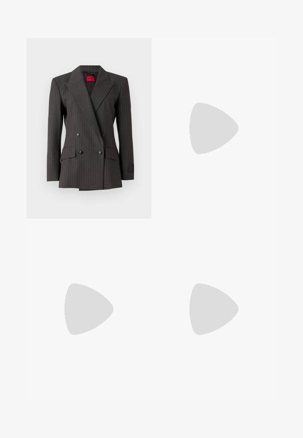 Blazer gris anthracite à double boutonnage avec un motif à rayures. Présente de grands revers, des boutons noirs et des poches latérales. Étiquette visible à l'intérieur.; T-shirt en coton noir à manches courtes avec un graphique rose de lunettes de soleil et le texte "Not Your Girl" sur la partie gauche de la poitrine.; Pantalons larges noirs en coton, avec une taille haute, de grandes poches latérales et une taille ceinturée avec des accents en métal argenté.; Mocassins en cuir noir avec une semelle plateforme épaisse. Bout arrondi, détail de couture sur le devant et accents de surpiqûres subtils. Semelle plate et texturée.