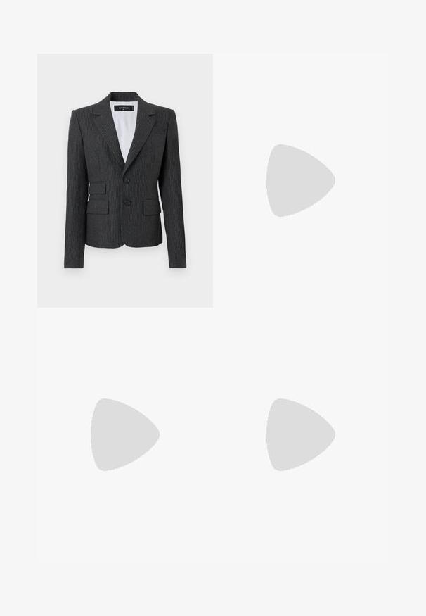 Blazer à rayures charbon gris avec revers en pointe, deux poches avant et fermeture à double bouton. Tissu texturé avec coupe ajustée.; Haut noir à manches courtes en tissu lisse ; il présente un col drapé et un ourlet asymétrique, avec un corps ajusté.; Pantalon culotte noir en polyester avec une taille élastique, deux plis avant et une silhouette ample. Pas de motifs visibles ni de détails matériels.; Escarpins slingback en cuir verni noir avec un bout pointu, un design découpé sur les côtés et un petit talon carré. Texture lisse avec des accents minimaux.