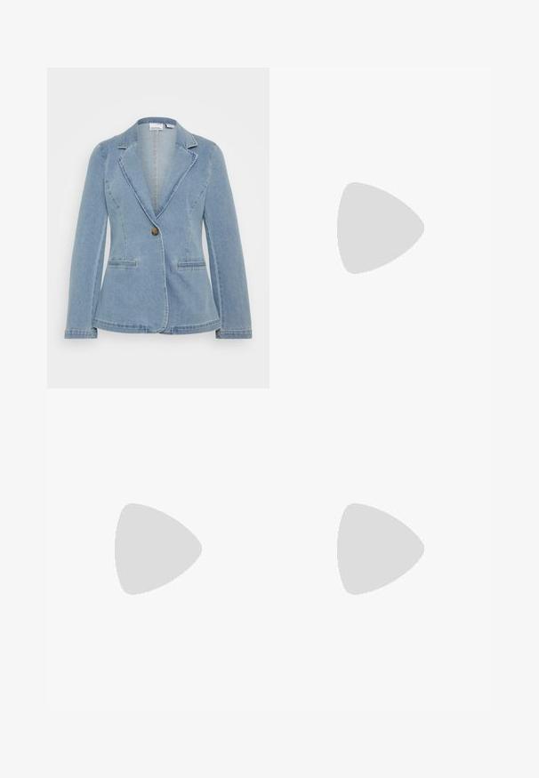 Svetlo modri denim blazer z izrazitim ovratnikom, enojnim gumbom in dvema sprednjima žepoma ter krojem, ki se prilega.; Črna bombažna kratkotrajna majica s kratkimi rokavi in okroglim izrezom, ki ima bele črte na ramenih in majhno belo Adidasovo logo na prsih.; Črne široke trenirke iz mehkega blaga, z elastičnim pasom in majhnim logotipom na levi strani.; Črne usnjene superge z belimi črtami, gumijastim pokrovom za prste, črnimi vezalkami in kremasto obrobo podplata. Gladka tekstura z sijočim zaključkom.