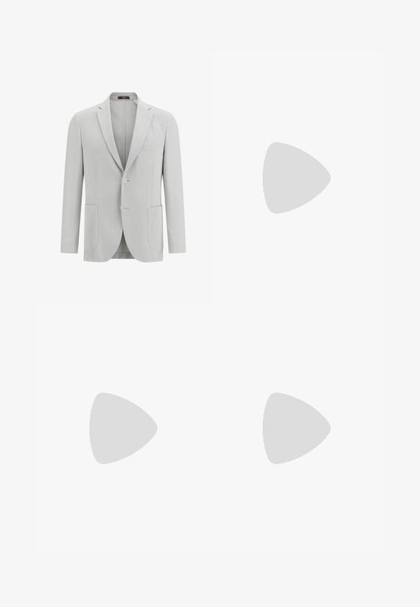Hellgrauer Blazer aus strukturiertem Stoff, mit zwei Fronttaschen, Reverskragen und einer Zwei-Knopf-Verschluss. Minimalistisches Design, ungefüttertes Innenfutter.; Weißes T-Shirt aus Baumwolle mit einem schwarzen, runden Halsausschnitt und drei schwarzen Streifen auf jeder Schulter. Kleines schwarzes Logo auf der Brust.; Weiße Sporthose mit glatter Textur, die schwarze geschwungene Designs an den Seiten und ein schwarzes Logo in der Nähe des Bundes aufweist.; Weißer Sportschuh mit schwarzen diagonalen Streifen, leichtem Mesh-Material, grünen Akzenten und rotem Fersenbereich; zeichnet sich durch ein schlankes, verlängertes Design aus.