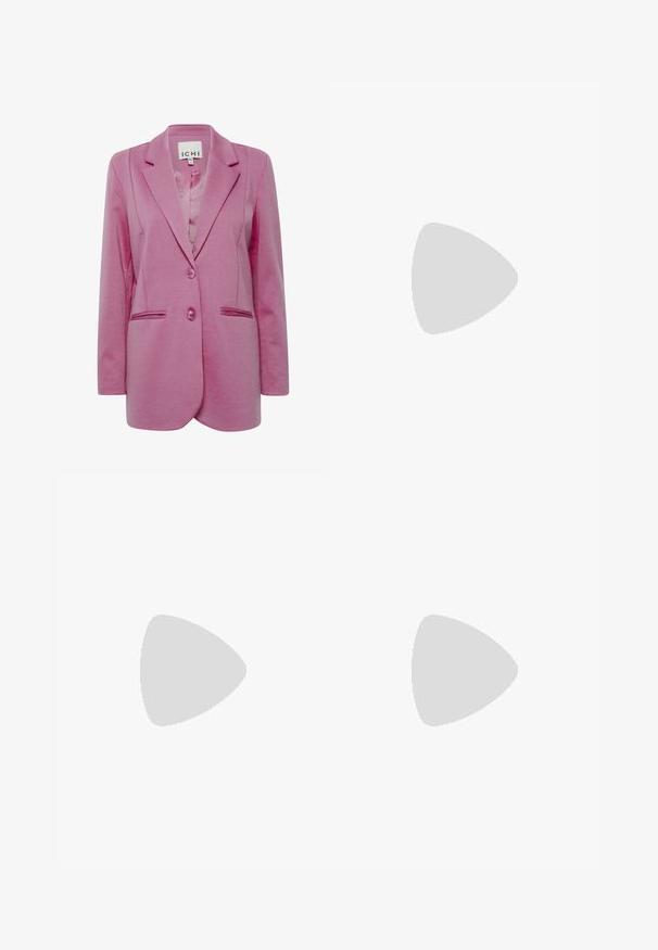 Rožinė švarkas, pritaikytas priefigūroms, su dviem sagomis, išpjautomis apykaklėmis ir šoninėmis kišenėmis. Lygus audinys su šiek tiek tekstūruotu paviršiumi.; Juodas raštuotas marškinėlis be rankovių su banginiu nėriniu apdaila apatine dalimi. Savybės: plonos petnešos ir prigludusi forma. Pagaminta iš tamprios medžiagos.; Juoda, raukšlėta pieštuko sijonas su raišteliu ir šoniniu įpjovimu. Pagamintas iš elastingos medžiagos, pasižymi lygiu paviršiumi ir prigludusia forma.; Juodas aukštakulnis batai su smailiu pirštu, su tekstūruota paviršiumi ir ryškiai rožiniu vidumi. Su tiek dideliu kulnu, tiek sidabriniu akcentu.