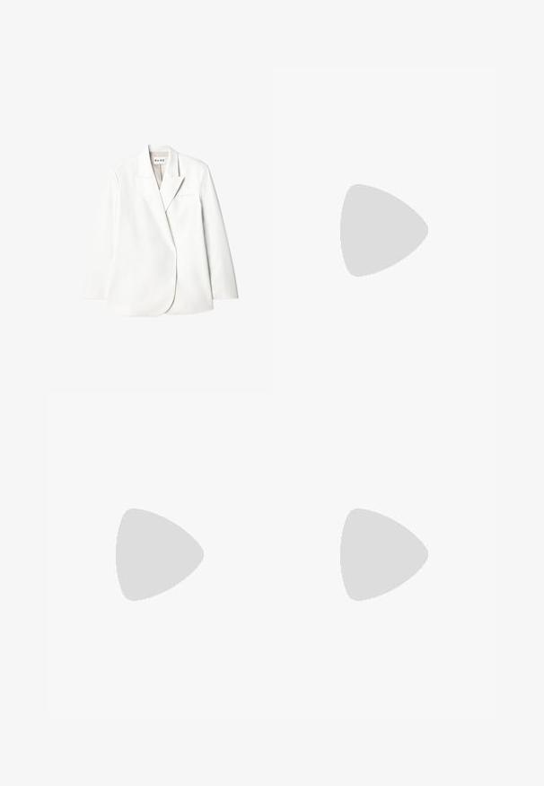 Blazer blanc ajusté avec revers en pointe, poche poitrine unique et manches longues. Tissu lisse avec un léger éclat, design minimaliste.; T-shirt beige clair à manches courtes avec un col rond, fabriqué en tissu doux et lisse. Présente une coupe décontractée et un ourlet droit.; Pantalons larges blancs en tissu léger. Dotés d'une taille élastique avec cordon de serrage et de poches latérales. Texture lisse.; Stradivarius Baskets basses - white; Sac en cuir gris clair avec un design en forme de U et une poignée métallique courbée. Texture lisse avec un minimum de coutures et sans motifs visibles.