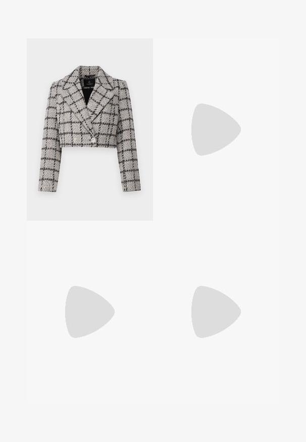 Lyhyttyttöinen tweed-takki harmaana ja mustana ruudullisella kuviolla, kaksirivinen malli, suuret kaulukset ja kaksi etunappia.; Lyhythihainen musta t-paita, joka on valmistettu puuvillasta. Paidassa on valkoinen graafinen kuvasto, jossa on teksti "KARL" ja tyylitelty hahmo rintamuksessa. Pyöreä pääntie.; Mustat tekonahkahousut krokotiilikuviolla, slim fit, suoran lahkeen muotoilu, jossa on edessä nappikiinnitys ja tavallinen vyötärö.; Mustat nahkaveneilykengät, joissa on pyöreä kärki, nauhalla kiinnitetty etuosa, metalliset silmukat ja litteä pohja. Takana on pieni läppä.