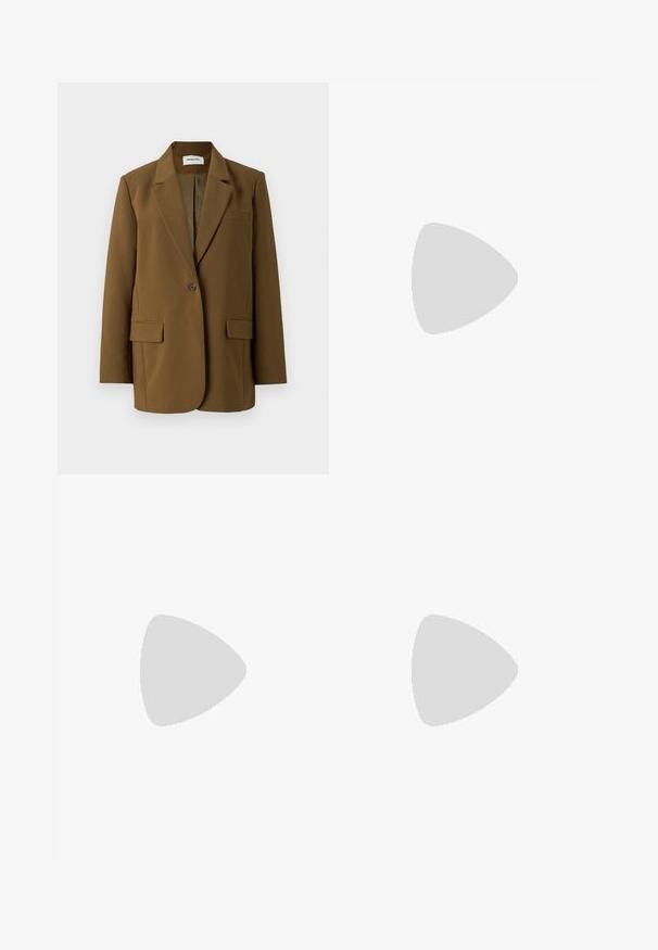 Brun skräddarsydd blazer med notch-krage, enkel knappstängning, två framfickor och slät textur. Fodrad insidan är synlig.; Vit camisole med V-ringning och delikat spetskant, tunna justerbara axelband och en mjuk, slät tyg.; Ljusblå denim vidbyxor med hög midja, blekta områden, fem fickor och kontrasterande sömmar. Klassisk knapp- och dragkedjestängning.; Högklackad slingback-sko i blankt mörkbrunt lackläder, spetsig tå, öppna sidor och justerbart ankelsnöre.; Sköldpaddsformade solglasögon med avlånga ovala linser, brunt toning, guldfärgade logotypdetaljer på skalmarna och slanka svarta skaft.; Gul snurrade örhängen med genomskinlig bakgrund, med texturerade guldaccenter och små klara ädelstenar imbäddade i designen.