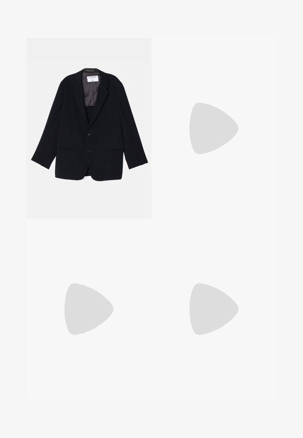 Filippa K RELAXED - Manteau court - black; Stradivarius REGULAR FIT - T-shirt basique - white; Levi's® 501® ORIGINAL SHORT - Short en jean - light-blue denim; adidas Originals HANDBALL SPEZIAL - Baskets basses - earth strata/off white