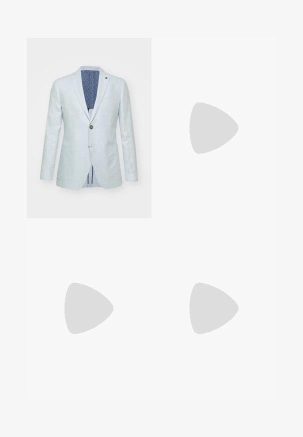 Michael Kors - Marynarka; Czarny bawełniany T-shirt z okrągłym dekoltem, krótkimi rękawami oraz białym logo "EMPORIO ARMANI" nad napisem "Milano" w zakrzywionym kształcie.; Czarne lniane szorty z przeszyciem w talii, charakteryzujące się luźnym krojem i długością do kolan. Gładka faktura, prosty i klasyczny styl.; Czarne skórzane mokasyny o gładkiej fakturze, zaokrąglonym nosku i dekoracyjnym pasku na przodzie. Niski, warstwowy obcas, minimalistyczny design.; Czarne okrągłe okulary przeciwsłoneczne z ciemnymi soczewkami i smukłymi metalowymi ramkami. Zawierają przezroczyste końcówki zauszników oraz srebrne akcenty przy zawiasie. Minimalistyczny design.