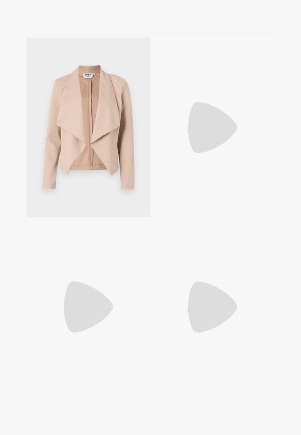 šviesiai bežinis zip-up švarkas su drapiruotu priekiniu dizainu, ilgos rankovės ir minkšta tekstūra. Etiketa matoma vidinėje apykaklės pusėje.; Balta be rankovių palaidinė su apvaliu kaklu. Pagaminta iš lygios medžiagos, ji turi laisvą siluetą ir minimalistinį dizainą. Be raštų ar akcentų.; Baltos, laisvo kirpimo sportinės kelnės, pagamintos iš minkštos medžiagos, su elastinga juosmens dalimi ir raišteliu, tiesių kojų kirpimu.; Balti platforminiai sportbačiai, pagaminti iš lygios sintetinio audinio, su apvaliu pirštu, raištelių užsegimu ir tekstūruota guma padanga. Juodas kulno akcentas.