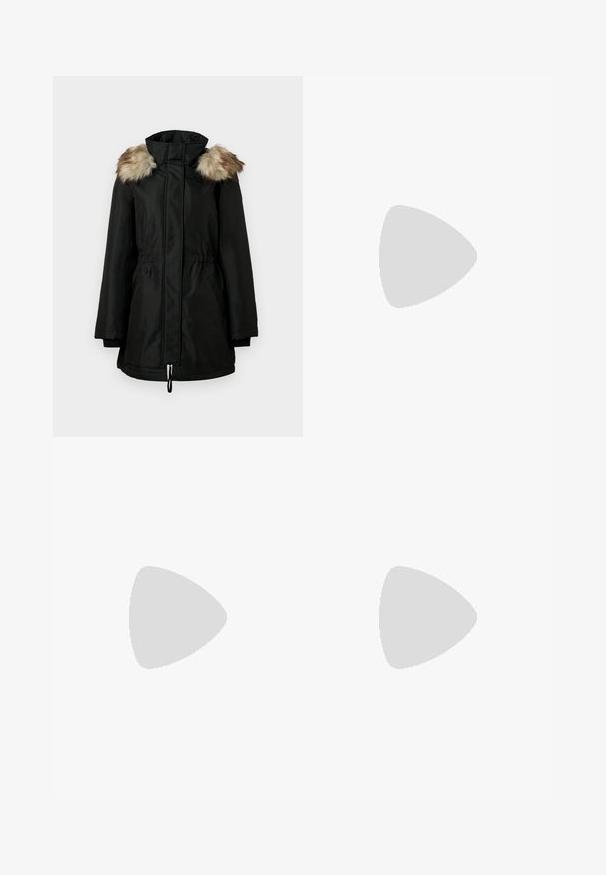 Czarny długi zimowy płaszcz z wysokim kołnierzem i brązowym futrzanym wykończeniem na ramionach, z zamkiem błyskawicznym z przodu i wcięciem w talii.; Biała bluzka z długim rękawem i golfem, wykonana z gładkiego, elastycznego materiału. Posiada wysoki kołnierz i dopasowany krój, bez widocznych wzorów czy zdobień.; Jasnoniebieskie dżinsy z szerokimi nogawkami, wykonane z denimu, z wysokim stanem, pięciowgzianą konstrukcją i subtelnym wyblaknięciem, dającym wrażenie noszonych.; Białe sneakersy na platformie wykonane z gładkiego materiału syntetycznego, z zaokrąglonym noskiem, sznurowanym zapięciem i teksturowaną gumową podeszwą. Czarne akcenty na pięcie.