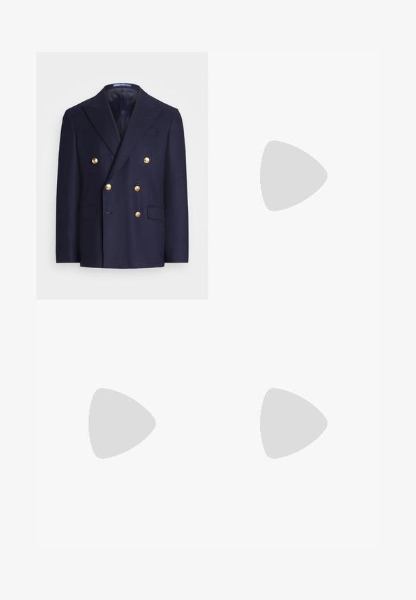 Tume sinine topeltpinna jakki, millel on kuldsed nupud ja lõikega krae, sisaldab kahte eesmist klapptaskut ning rinna welt-taskut.; Hele helesinise ja valge triibuline särk, millel on klassikaline krae, pikad varrukad ja väike tikand rinnal.; Tumesinine voodriga püksid, millel on tasane esiosa, kaks esirühti ja ühe nupuga sulgemine, mis on valmistatud siledast tekstuuriga kangast.; Bež sueded loafers, mille õmblustega detailide, lame kummitald ja väike logo küljel. Klassikaline libisev disain, pehme tekstuur.