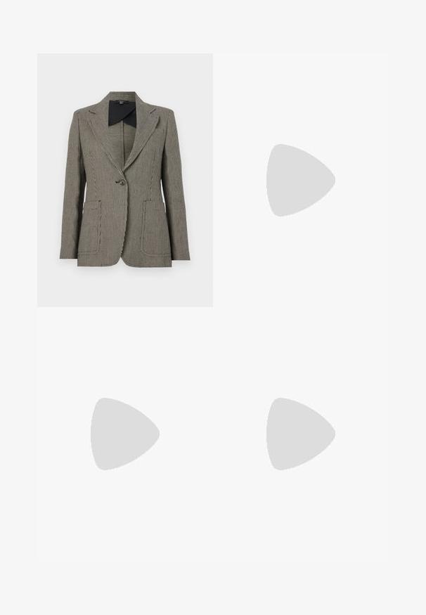 Houndstooth-mønstret blazer i sort og hvid, med klapkrave, enkelt knaplukning og to forlommer.; Hvid kortærmet t-shirt lavet af ribbet stof. Rund halsudskæring, almindelig pasform og subtile syninger. Ingen mønstre eller grafik.; WEEKEND MaxMara AGENDA - Jeans Relaxed Fit - navy; Sort læderballetsko med rund tå, glat tekstur, minimal syning og et fleksibelt såldesign.; Brun læder håndtaske med flaplukning, hardware i gyldent tone, en skulderrem og en glat overflade. Kompakt rektangulær form.