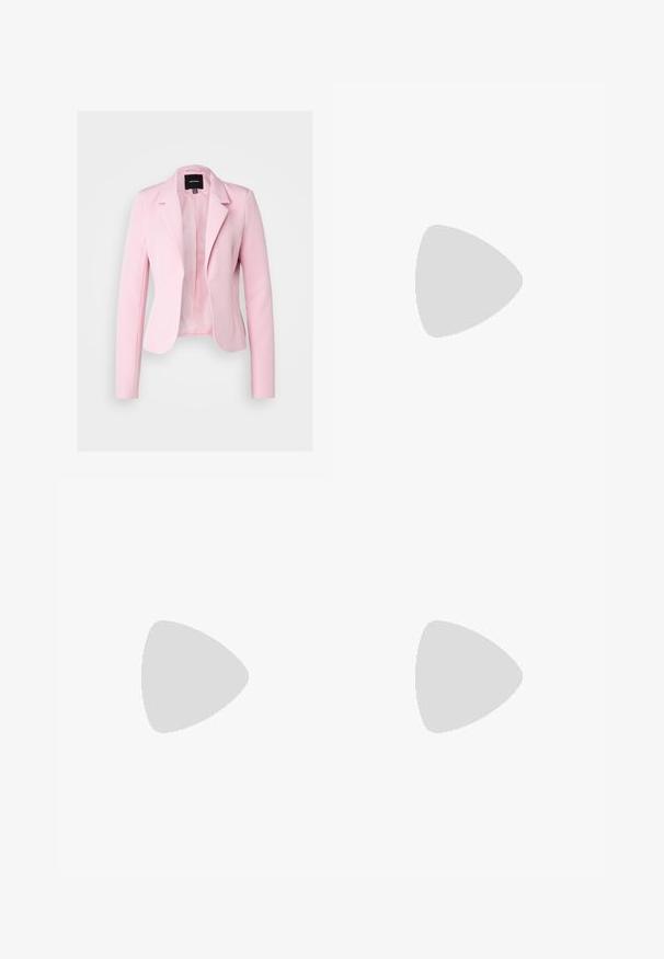 Vero Moda Tall VMALMA LOOSE - Kratka jakna - cherry blossom; Bijela uska majica od rebrastog materijala s kratkim rukavima i nabranim detaljima sa strane za teksturu i oblik.; Bijele hlače širokog kroja izrađene od lagane tkanine, s elastičnim pojasom i vezicom za prilagodljivu veličinu. Glatka tekstura.; Crne sportske cipele s teksturiranim gornjim dijelom, s istaknutim logotipom "N", mekanim potplatima i modernim, elegantnim siluetom.