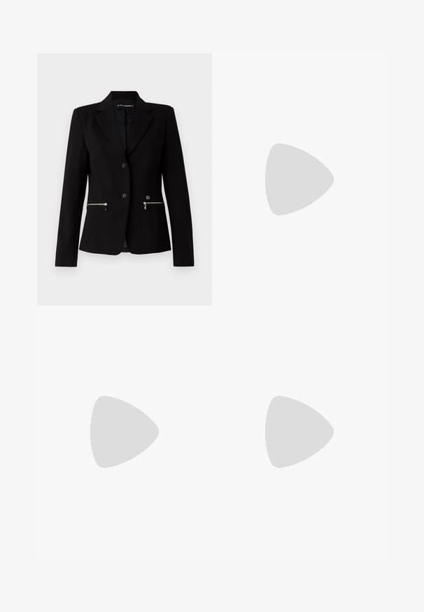 Svart skräddarsydd kavaj med en knappstängning, silverfärgade dragkedjefickor och en stilren design. Tillverkad av ett mjukt, hållbart tyg.; Svart kort topp med breda axelremmar, har en strukturerad design och vertikala sömmar för extra form och detaljer. Slät textur.; Beige vida byxor i mjukt tyg, med framfåll och hög midja. Matchat med svarta och bruna platta skor.; Svart läder högklackad slingback-sko med spetsig tå, slät yta och ett delikat band med en metallspänne.