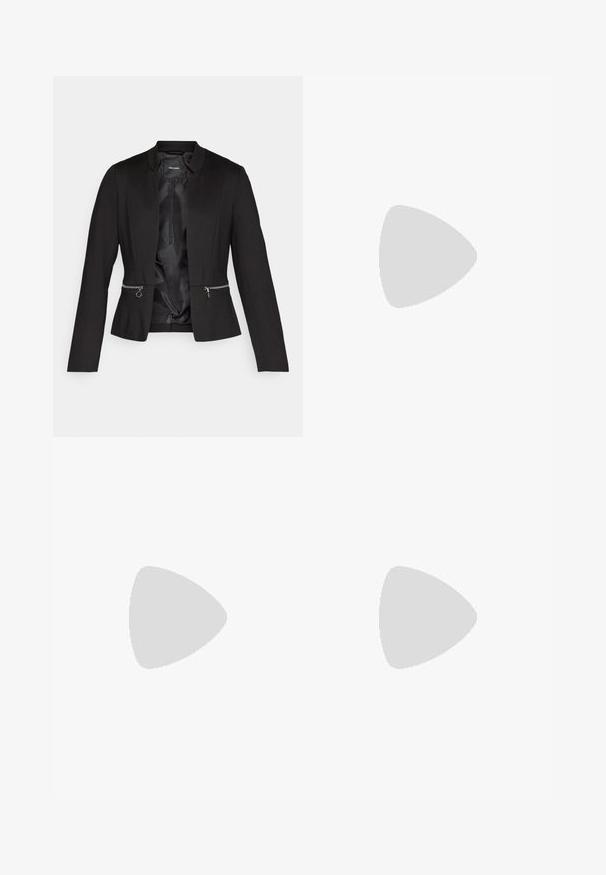 Vero Moda VMEMMA CLASSIC ZIP POCKET  - Kratka jakna - black; Dva majica bez rukava u crnoj i bijeloj boji, izrađene od rebrastog pamuka, s okruglim izrezima i prianjajućim dizajnom. Oznake su vidljive na obje.; Crne traperice visokog struka izrađene od denima, s ravnim nogavicama, prednjim džepovima, patentnim zatvaračem i metalnim dugmetom.; Crne lakirane kožne cipele s debelom platformom i debljim vezicama. Okrogli vrh, minimalni detalji i mali taban na stražnjoj strani.