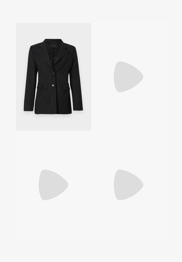 Blazer nero su misura con revers a punta, due tasche frontali e chiusura con un solo bottone. Realizzato in un tessuto liscio con una vestibilità strutturata.; T-shirt bianca cropped, maniche corte e larghe, tessuto di cotone morbido, scollatura rotonda con bordino arancione sottile, design minimale, senza motivi o grafiche.; Pantaloni neri su misura con un design a gamba dritta, caratterizzati da una texture liscia e pieghe ben definite sul davanti. Senza hardware visibile.; Sandali con tacco a blocco beige, con sottili cinturini e punta quadrata. Materiale liscio con dettagli minimi, progettati per un facile utilizzo.