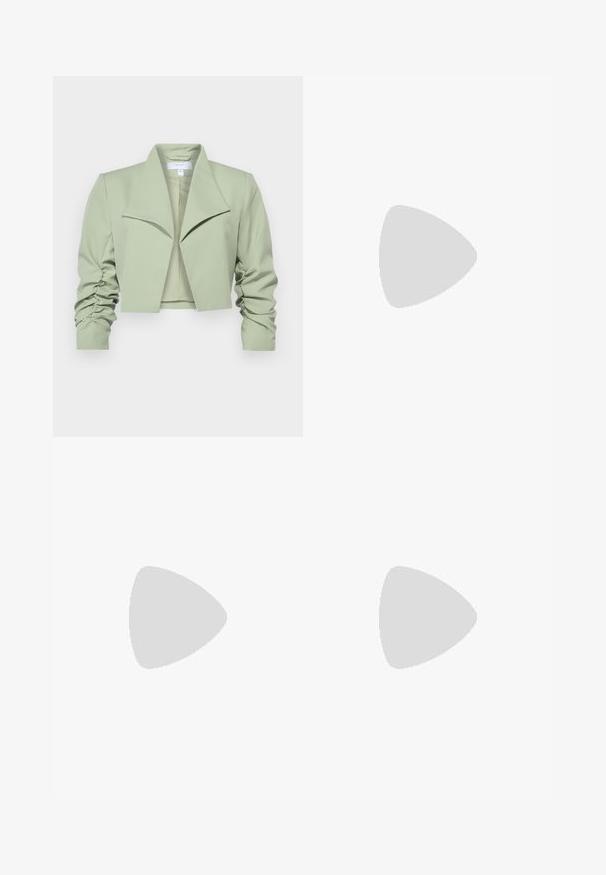 VILA VIHER CROPPED - Bleiser - swamp; Valge ribakujuline tank top, millel on ümmargune kaelus, varrukateta disain ja lühike pikkus. Silt ütleb "JJXX." Sile kangast tekstuur.; Mustad, laiad püksid elastse vöökohtaga, valmistatud siledast kangast. Omab lihtsat disaini, ilma taskute või nähtavate õmbluste detailideta.; Mustmust ja halli nubukist tennisajal on suur kreemjas "N" logo, lilla paelad ja tekstureeritud kummist välispohja.