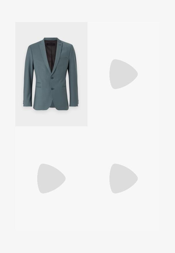 Blazer azzurro chiaro con rever a punta, chiusura a doppio bottone, due tasche frontali e una tasca sul petto. Texture morbida e vestibilità su misura.; T-shirt nero a maniche corte realizzato in cotone morbido, con scollatura rotonda e un'etichetta logo discreta sul petto. Design semplice e lineare.; Pantaloni neri, vestibilità su misura, con frontale piatto, tasche laterali e una texture di tessuto liscia. Design a gamba dritta con chiusura a bottone.; Calvin Klein HYBRID CUP - Scarpe senza lacci - triple black