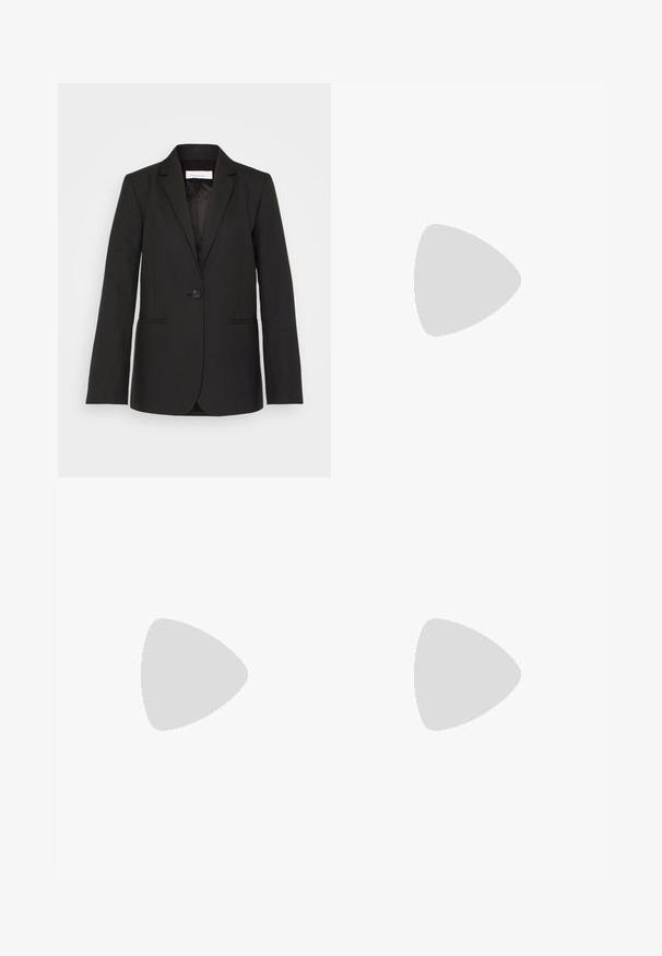 Črn pritrjen blazer z strukturirano zasnovo, z odrezanimi klapnicami, enim gumbom za zapiranje in dvema sprednjima žepravama. Gladka tekstura tkanine.; Bela skrajšana majica s kratkimi širokimi rokavi, mehka bombažna tkanina, okrogla ovratnica z diskretnim oranžnim robom, minimalističen dizajn, brez vzorcev ali grafike.; Črne krojene hlače s direktnim krojem, ki se ponašajo z gladko teksturo in ostrimi pregibi spredaj. Ni vidne kovine.; Bež sandale z blok peto, tankimi trakovi in kvadratnim prstom. Gladek material z minimalnim okrasjem, zasnovan za enostavno nošenje.