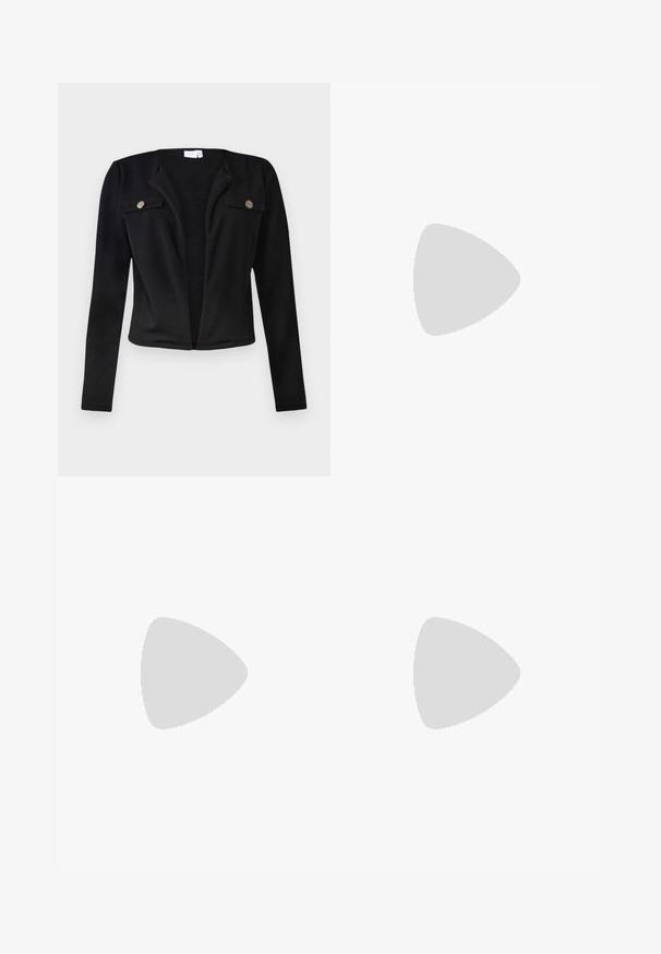 VILA VILOPPE - Blazer - black/gold; T-shirt preta de algodão, com mangas curtas sobre uma camada de mangas longas branca com um padrão texturizado subtil. Design de decote redondo.; Calças largas em tecido azul-marinho escuro com uma textura ribada. Apresenta uma cintura suave e uma silhueta fluida, atingindo o comprimento até metade da panturrilha.; Sneakers pretos com sola de borracha robusta, parte superior de tecido texturizado, bico redondo e design de atacadores. Apresenta ilhós reforçados e uma alça na parte posterior.