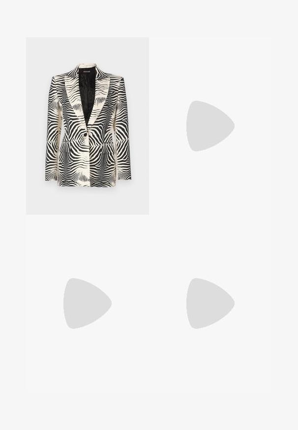 Zebra-mønstret blazer med en struktureret design, enkeltknapslukning og to frontlommer, lavet af et glat, letvægtsstof.; Filippa K BRAID - Striktrøje - black; Sorte flaired bukser lavet af glat stof, med flad front, sidelommer og skræddersyet talje.; Stuart Weitzman DAYNA  - Pumps - cream.