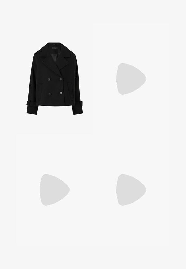 Schwarze, doppelt geknöpfte Peacoat mit breiten Revers, Knöpfen und seitlichen Taschen. Hat eine strukturierte Form und umgeschlagene Manschetten. Weiche Textur.; Schwarzes kurzärmeliges Oberteil aus dehnbarem Material mit einer figurbetonten Passform und gerafften Details an den Seiten. Glatte Textur, klassischer Schnitt.; Schwarze Polyester-Culotte mit einem elastischen Bund, zwei vorderen Falten und einer lockeren Silhouette. Keine sichtbaren Muster oder Hardware-Details.; Schwarze flache Sandalen mit glänzender Oberfläche, drei dünnen Riemen und einem runden Hardware-Detail an den Zehen. Elegantes Design mit einem minimalen Absatz.; Schwarze Lederhandtasche mit strukturiertem Design, oberem Griff und einem goldenen Metallschnappverschluss auf der Vorderseite. Glatte Textur, minimale Nähte.