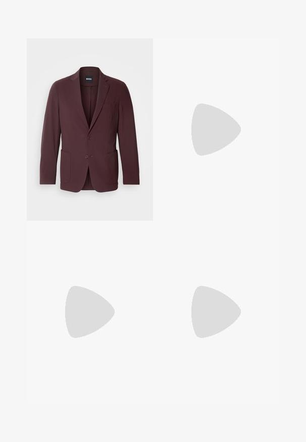Burgundy blézer, amelynek levágott hajtókái vannak, két elülső zsebe és gombos záródása; sima anyagból készült, hogy testhez álló illeszkedést biztosítson.; Fehér pólóing, pamutból készült, klasszikus gallérral, háromgombos végigfutóval és bal oldali zsebével; kis logó a szegélyen.; Beige pamut nadrág egyenes szárú kivágással, gombos záródással és elülső redőkkel a részletek fokozása érdekében.; Beige bőr sneaker, lekerekített orral, minimalista dizájnal, finom varrási részletekkel és texturált felsőrésszel, világos talpon.