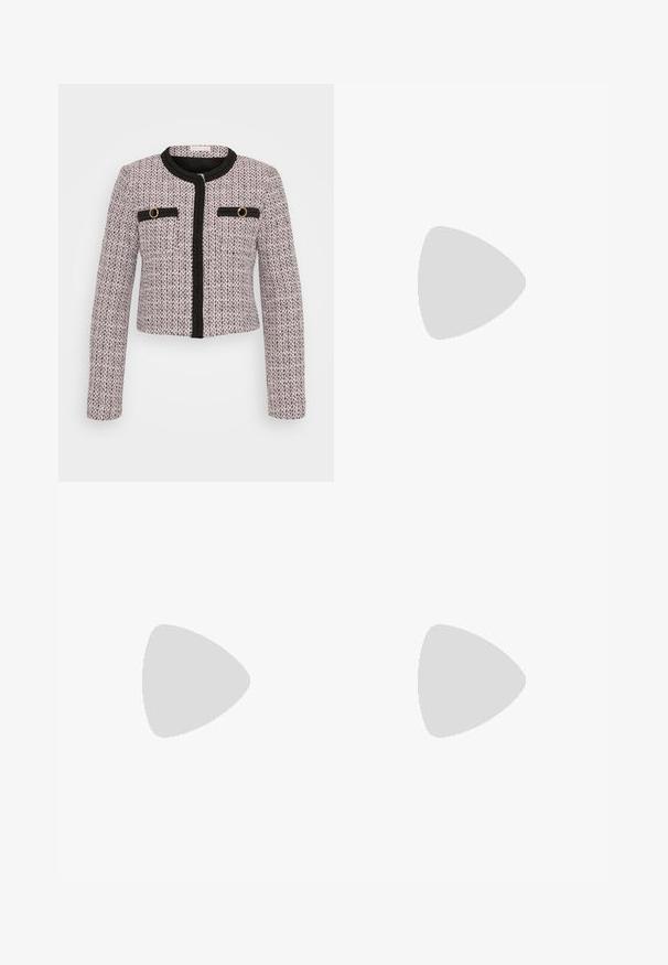 Liu Jo Jeans GIACCA BOUCLE - Blejzer - pink/black; Svetlomodré šaty bez rukávov vyrobené z mäkkej tkaniny. Majú priliehavý korzet, zGatherovaný pás a rozšírenú skládanú sukňu.; Čierne kožené slingback vysoké podpätky s dizajnom špicatých špičiek, s výrezom vpredu a tenkým stiletto podpätkom.; Mascara Listová kabelka - gold-coloured/silver-coloured; Strieborné kovové náušnice v tvare kruhu s textúrovaným dizajnom, s malým zarážacím zapínaním a logom na jednom kruhu. Zaoblený tvar s lesklým povrchom.