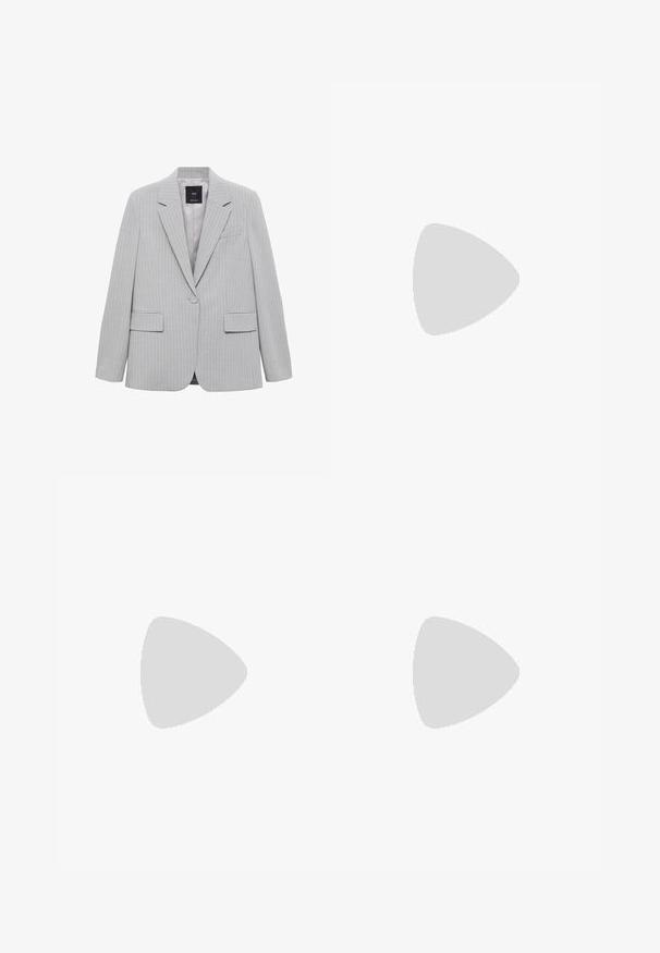 Sivina blazer s črtastim vzorcem, z odrezanim ovratnikom, enojnim gumbom ter dvema sprednjima žepoma. Ima gladko podlogo in prilegan kroj.; Črna majica brez rokavov iz bombaža, z okroglim izrezom in širokimi odprtinami za roke. Gladka tekstura s šivi na robovih. Klasičen, minimalističen dizajn.; Črne široke jeans hlače iz denima, z majhnimi pikčastimi vzorci, klasičnim petim žepom ter z gumbom in zadrgo za zapiranje.; Debele bele športne copate, izdelane iz teksturirane mrežaste in sintetične materialov, z debelim podplatom in zapletenimi vzorčičnimi detajli ob straneh.; Črna lakasta usnjena torbica s ukrivljeno obliko, enim ramenskim trakom, sprednjimi žepi in srebrnimi kovinskimi dodatki.