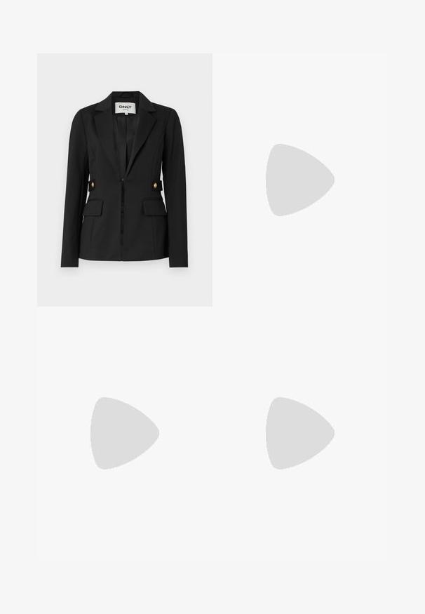 Črn blazer iz raztegljive tkanine, z ovratnikom v obliki jate, dvema sprednjima žepoma in zlatimi gumbnimi poudarki ob straneh.; Cvetna bluzica z dolgimi puff rokavi, svetlo smetanaste barve, s purpurnimi, oranžnimi in zelenimi cvetličnimi vzorci ter klasičnim ovratnikom.; Sister Jane HEART TO HEART - Ravne kavbojke - blue denim; Beli visoki platneni športni čevelj z črnim gumijastim podplatom, sprednjim gumijastim zaščitnikom za prste in šestimi luknjicami za vezalke, ki se ponaša s preprostim, minimalističnim dizajnom.; Rdeča usnjena torba z angularnim, geometrijskim dizajnom. Ima en samostoječ nastavljiv ročaj in pokrov, zaprt z zapiranjem, ki je okrašen s šivi.