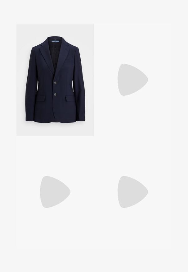 Námořnický modrý blazer vyrobený z hladké tkaniny. Má klopový límec, zapínání na dva knoflíky a dvě přední kapsy. Minimalistický design, žádné ozdoby.; Bílá košile na knoflíky s špičatým límcem, dlouhými rukávy a malým modrým logem na levé straně hrudi. Vyrobena z bavlněné tkaniny.; Námořnické kalhoty s přiléhavým střihem, detailem záhybů a hladkým povrchem. Vyrobené z lehkého materiálu se rovnými nohavicemi.; Polo Ralph Lauren CALFSKIN PENNY LOAFER - Polobotky - black