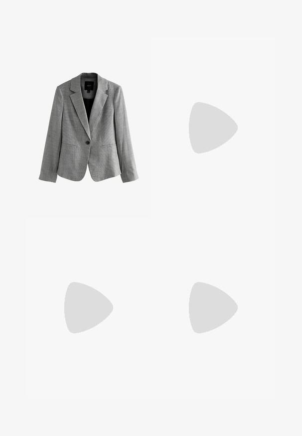 Next TAILORED SINGLE BREASTED PETITE - Blazer - grey; Tre langærmede toppe stablet: sort, grå og hvid. Hver har en rund halsudskæring og et cropped design med glat, let stof.; Lyseblå denimjeans med lige ben, der har en knaplukning, fem lommer og en diskret falmning langs benene.; Sportsko med en overdel i hvid læder, grå ruskind på tåen og tre sorte striber. Har et blåt logo på tungen og en struktureret gummisål.