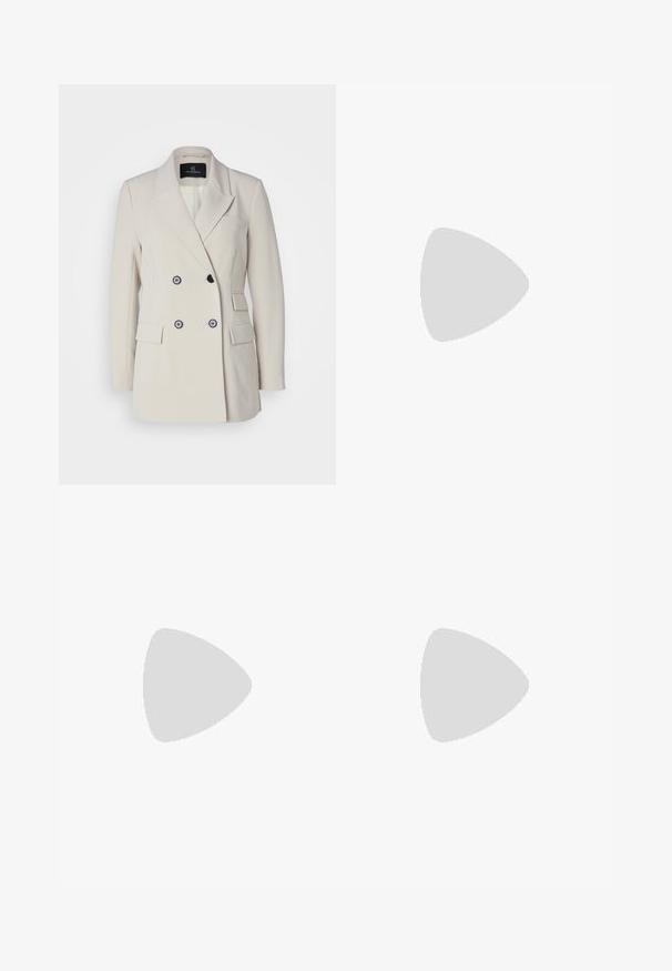 Bruuns Bazaar BRASSICA LINDA BLAZER - Bleizers - silver cloud; Divi garām piedurknēm turtleneck lielumi, viens balts un otrs melns, izgatavoti no gludas, stiepjamas auduma, abiem ar pieguļošu formu un augstajiem apkaklēm.; Melni bikses ar gludu audumu, taisnu kāju dizainu un plakaniem priekšējiem kabatām. Aprīkotas ar jostasvietu ar jostas cilpām. Nav redzamu rakstu.; Melnas gumijas čības ar ventilācijas caurumiem, paceltu papēdi, aizmugures siksnu un teksturētu zoli. Gluda apdare ar minimālistisku dizainu.; Melnas ādas iepirkumu soma ar divām garām rokturām, gludu tekstūru un strukturētu formu. Iekļauj priekšējo kabatu papildu uzglabāšanai.