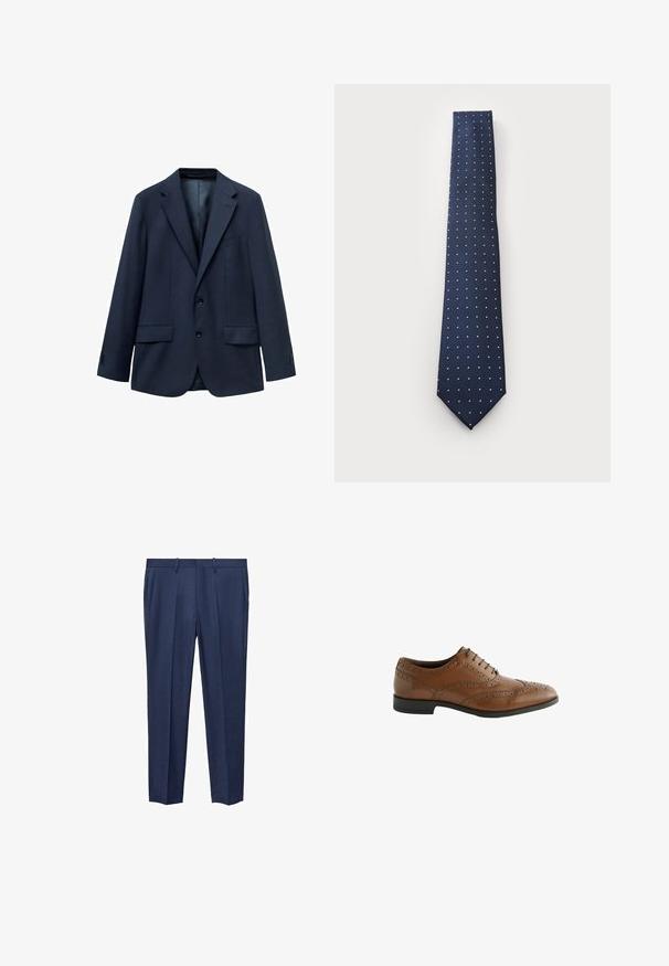 Sacou bleumarin dintr-un material texturat, cu închidere cu două butoane, rever cu tăieturi, și două buzunare laterale. Interior căptușit.; Cămașă albastră deschis cu dungi, cu mânecă lungă, guler și manșete albe, având un sistem de închidere cu butoni și un tiv curbat. Textură de material neted.; Pantaloni bleumarin din țesătură texturată, cu un design cu fața plată, două buzunare laterale și croială dreaptă.; Pantofii din piele maro, cu detalii complicate de broguing, vârf rotund și toc plat. Au cinci gauri pentru șireturi și o textură netedă.; Calvin Klein SKOKIE PIN DOT - Cravată - navy blue