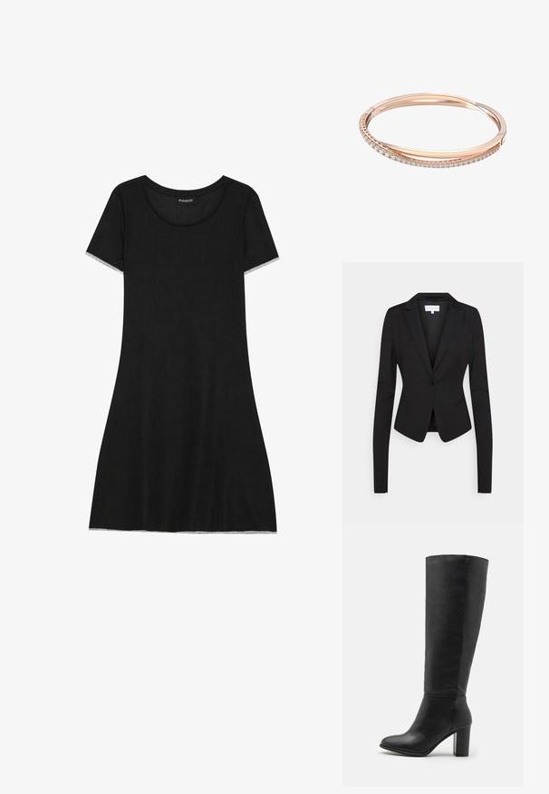 Čierny prispôsobený blejzer s dlhými rukávmi, klopovými goliermi, jedným gombíkovým zapínaním a dvoma prednými vreckami. Hladká látka s formovaným strihom.; Čierne šaty s krátkym rukávom a okrúhlym výstrihom, vyrobené z rebrovaného materiálu. Majú rovný strih a jemný lem na okrajoch rukávov.; Čierne členkové čižmy vyrobené z hladkej kože, s robustným podpätkom a zaoblenou špičkou. Minimalistický dizajn bez viditeľného kovania alebo ozdôb.; Náhrdelník z ružového zlata s dvoma prepojenými pásmi, pričom jeden je ozdobený radom diamantov, má hladký povrch a jemné okraje.