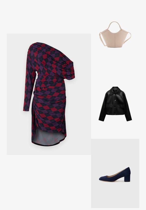 Mango Keinonahkatakki - black; Asymmetrisk klänning med en lång ärm, prydd med ett rutigt mönster i röd och mörkblått, rynkdetaljer och en draperad silhuett.; Navy sininen mokkanahkakengät, joissa on terävä kärki ja keskikorkea lohkare korko. Sileä pinta, jossa on hieno kiilto ja pieni leikkaus etuosassa.; Vaaleanbeige nahkainen käsilaukku, jossa on ainutlaatuinen muoto, varustettuna kahdella lyhyellä kahvalla ja yhdellä pitkällä säädettävällä hihnalla. Sujuva pinta ja vähän metalliosia.