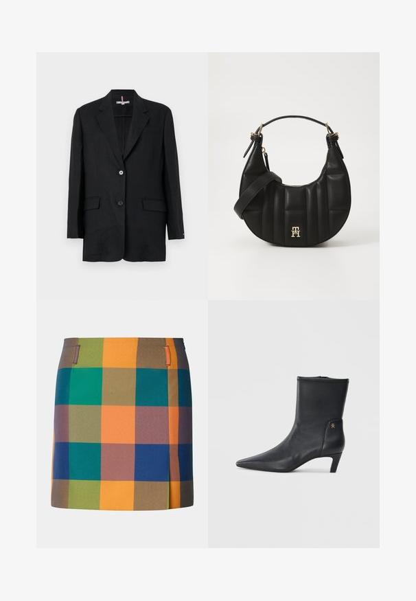 Juodas lino bleiseris su įpjovomis apykaklėmis, užsegamas dviem mygtukais, priekinėmis kišenėmis ir viena krūtinės kišene. Minimalistinis dizainas ir struktūruotas siluetas.; Tamsiai mėlynas ilgaaulis megztinis su apvalia iškirpte, minkšta megztine tekstūra ir gufuotais rankogaliais bei apatine dalimi, ant šviesiai pilko fono.; Daugiakampė sijonas su ryškiu languotu raštu, sudarytu iš oranžinių, žalių, mėlynų ir rudų kvadratų. Sukurtas su tiesiu kirpimu ir šoniniais akcentais.; Juodi odiniai aulinukai iki kulkšnies su smailiu nosa ir mažu kulnu. Yra lygi tekstūra ir mažas auksinis logotipas šone.; Juodas odinis rankinukas, su išlenkta forma, siuvinėta tekstūra ir auksiniais akcentais. Pasižymi nuimamu peties diržu ir logotipo detale.