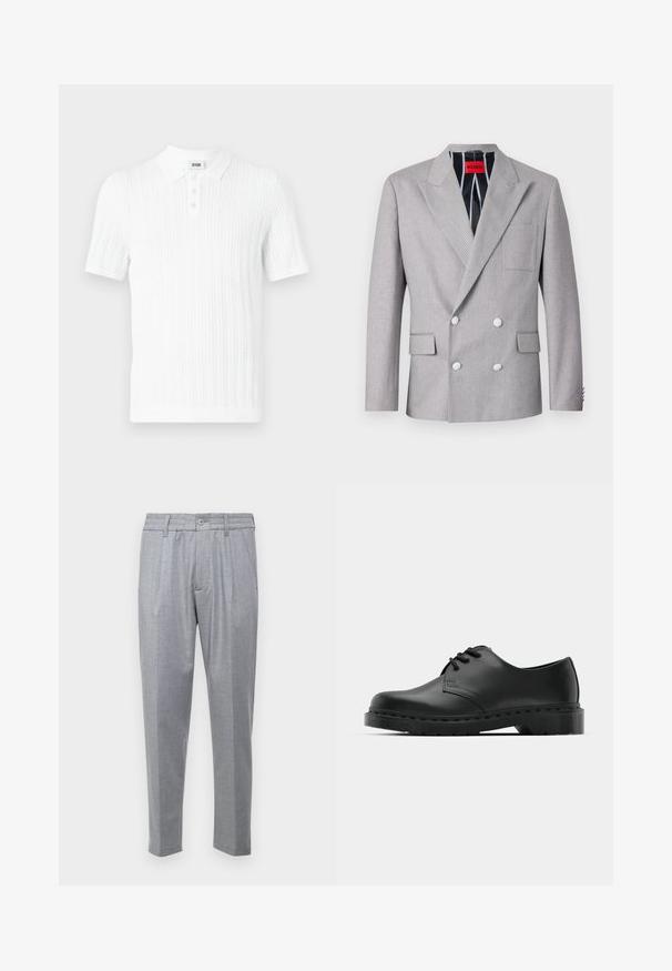 Blazer grigio doppiopetto realizzato in tessuto testurizzato. Presenta rever a punta, due tasche frontali e bottoni bianchi. Fodera con motivo a righe.; Polo shirt bianco a maniche corte realizzato in tessuto a maglia testurizzato, con colletto e pattina a tre bottoni, caratterizzato da un delicato motivo di righe verticali.; Pantaloni grigi chiari con tessuto testurizzato, caratterizzati da pieghe, una vita classica e gambe affusolate. Chiusura a bottoni sul davanti.; Scarpa oxford in pelle nera con design con lacci, punta arrotondata, suola piatta in gomma e dettagli di cucitura discreti lungo la parte superiore.