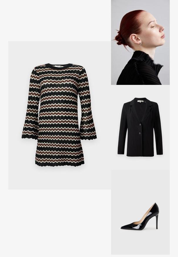 Čierny blazer s klopovým golierom, dvoma prednými gombíkmi a upravenými švami. Vyrobený z hladkej tkaniny, s dlhými rukávmi a štruktúrovaným strihom.; Čierne, biele a hnedé šaty s vrúbkovaným vzorom a zvonovými rukávmi, s kruhovým výstrihom a štruktúrovaným otvoreným tkaním.; Čierne lakované lodičky na vysokej podpätku s špicatou špičkou a elegantným siluetou. Disponujú hladkým, lesklým povrchom a štíhlym podpätkom.; Strieborné náušnice, textúrovaný čierny plisovaný top s vysokým golierom a hladký, tesný uzol červených vlasov. Bočný profil na svetlom pozadí.
