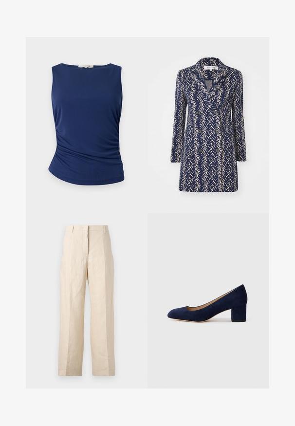 Navyblauer doppelt geknöpfter Mantel mit einem beigen abstrakten Muster, mit Reverskragen, langen Ärmeln und zwei Vordertaschen. Weiche Stoffstruktur.; Marineblaue ärmellose Bluse aus glattem, elastischem Stoff. Verfügt über geraffte Seitendetails und einen abgerundeten Saum für eine figurbetonte Passform.; Beige Leinenhosen mit einer lockeren Passform, gefältelter Vorderseite und geraden Beinen. Besitzt einen Bund mit Gürtelschlaufen und keine sichtbaren Taschen.; Marineblaue Wildleder-Pumps mit spitzem Zehenbereich und einem mittelhohen Blockabsatz. Glatte Textur mit einem subtilen Glanz und einem kleinen Ausschnitt an der Vorderseite.