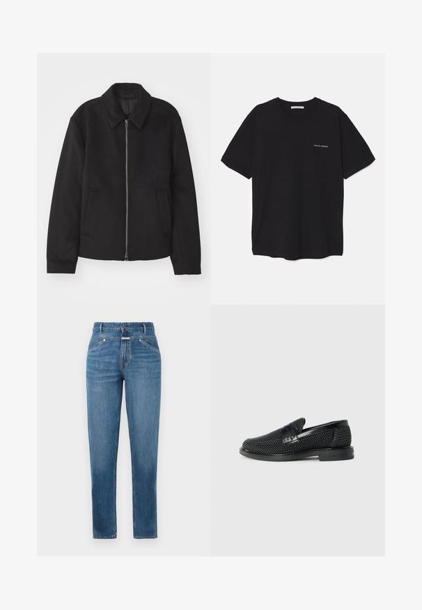 Schwarze Jacke mit Reißverschluss, tailliertem Schnitt, rundem Kragen und Schlitztaschen. Hergestellt aus einem glatten, strukturierten Stoff.; Schwarzes Baumwoll-T-Shirt mit Rundhalsausschnitt, kurzen Ärmeln und weißem Logodruck auf der linken Brust. Einfaches, einfarbiges Design.; Blaue hochgeschnittene geradlinige Jeans mit vorderen Taschen, Gürtelschlaufen, Knopfverschluss und dezenten Ausbleichungen.; Schwarzer geflochtener Slipper mit einem glatten Lederakzent im Obermaterial, einem runden Zehendesign und einer flachen Gummisohle.