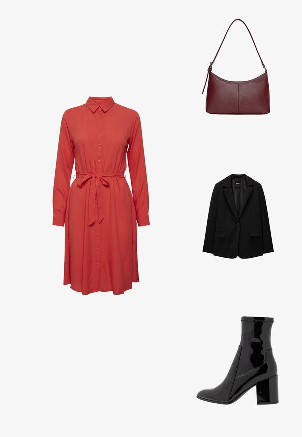 Črn blazer iz gladkega blaga z zapiranjem na en gumb, zarezanimi reverji in dvema sprednjima žepoma. Minimalističen dizajn, krojen pristen fit.; Rdeča obleka z dolgimi rokavi, gumbnim zapiranjem spredaj in zavezanim pasom v pasu. Mehka tkanina in prosta, sproščena silhueta.; Črne lakaste gležnjarje z gladko teksturo, koničastim nosom in strukturiranim blokastim peto. Imajo zasnovo brez zadrge in kontrastno šivanje.; Bordo usnjeni ročni torbici s ukrivljeno obliko, enim ramenskim trakom in šivanjem na sredini. Gladka tekstura, minimum kovinskih dodatkov.